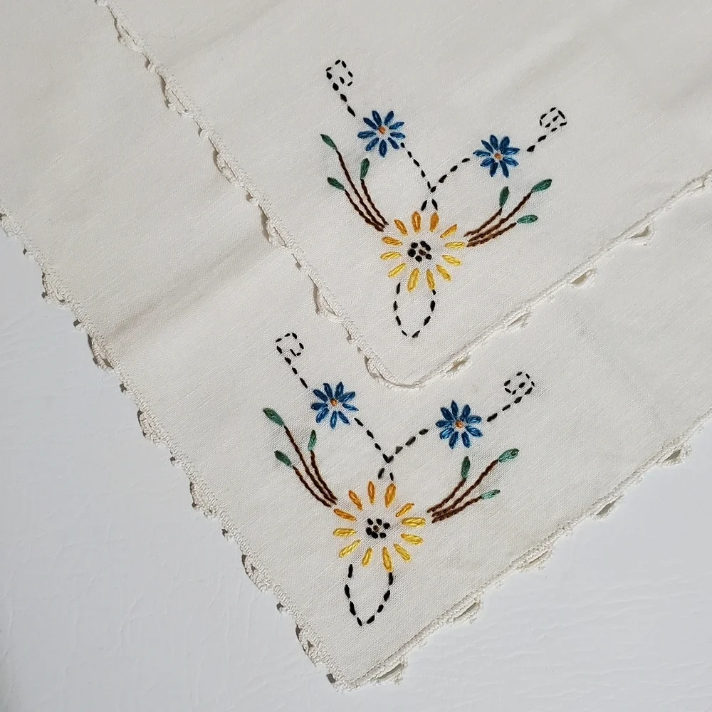 Vintage Embroidered Handkerchiefs Flowers Floral Luncheon Napkins Hand Tatting